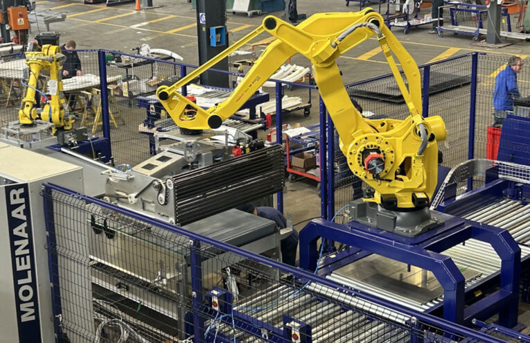 Molenaar integrates robotics into its end-of-line packaging solution